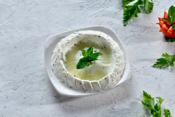 Labneh with Olive Oil - Anas Al Demashky