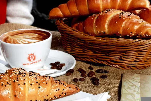 Plain Croissant - Bon Appetit