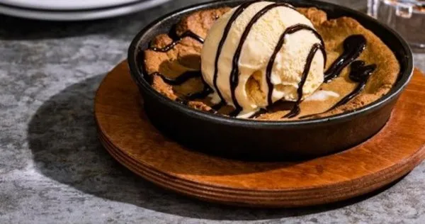 Skillet Chocolate Chip Cookie - Chili's