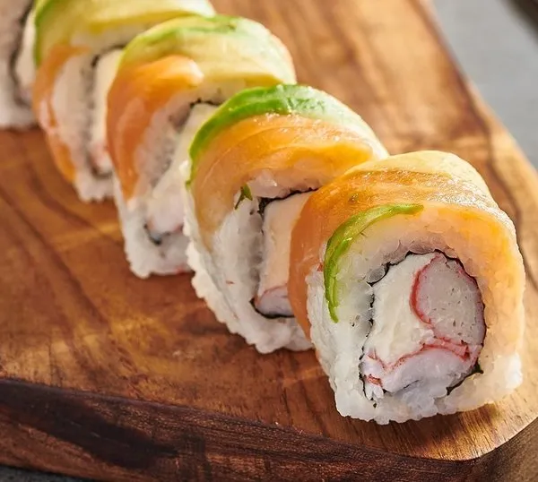 Rainbow Roll - Garnell Sushi & Poke