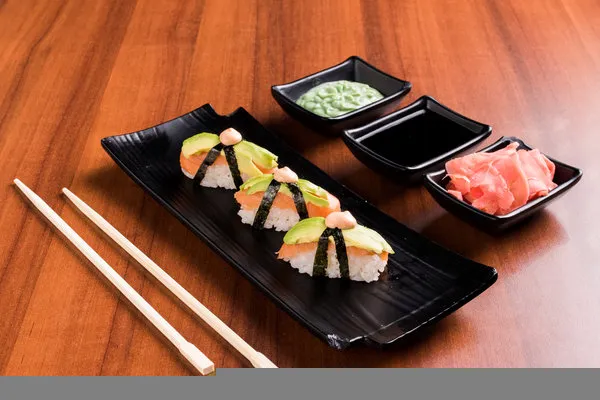 Spicy Salmon Avocado - Garnell Sushi & Poke