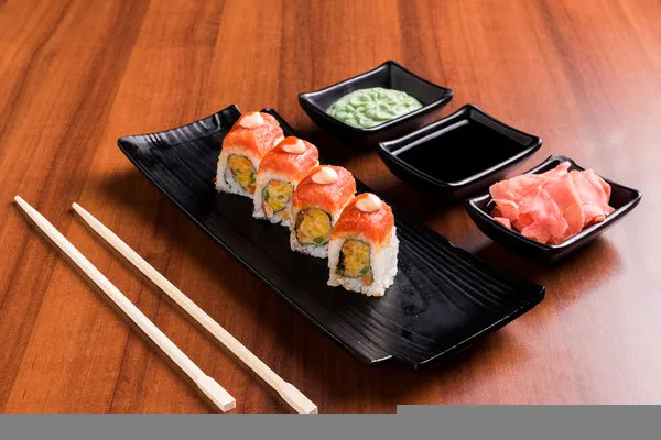 Spicy Tuna Roll - Garnell Sushi & Poke