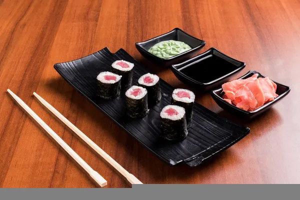 Tuna Maki - Garnell Sushi & Poke