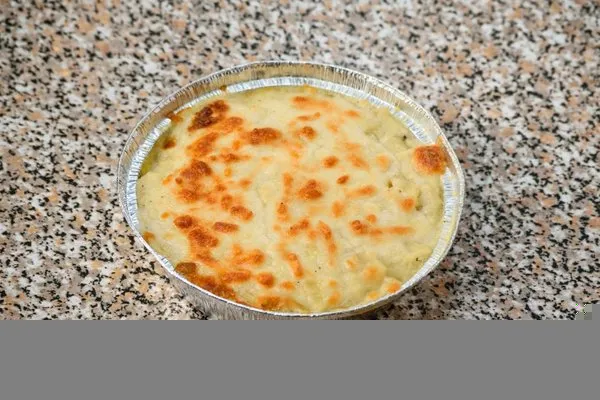 Bechamel Pasta with Chicken & Mozzarella Cheese - Maakolat Betak