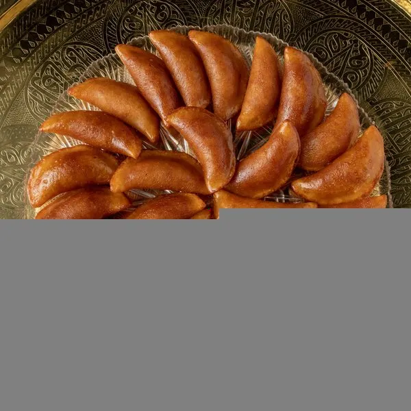 Qatayef with Nuts Plate - Mandarine Koueider