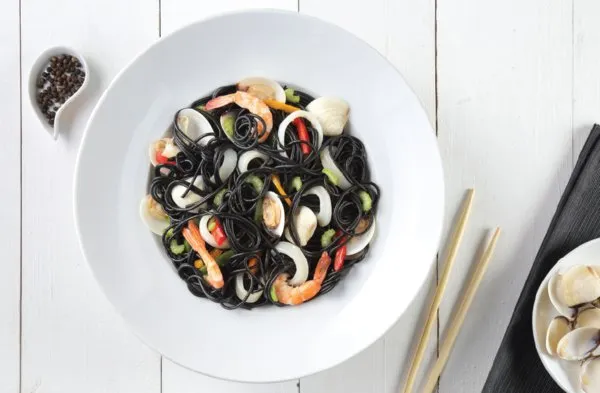 Black Curved Noodles - Sushi Bay