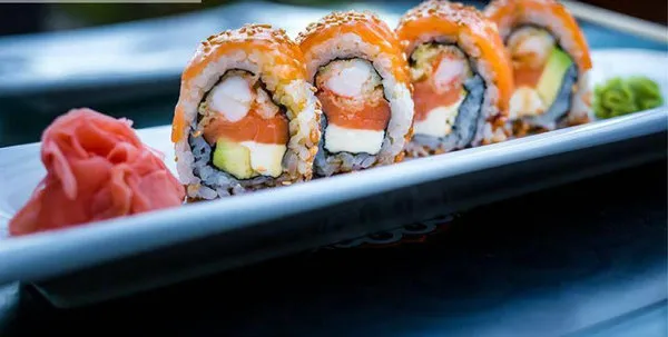 Spicy Salmon Temaki - Sushi Bay