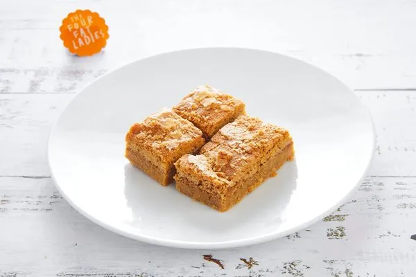 Lotus Blondie - The Four Fat Ladies