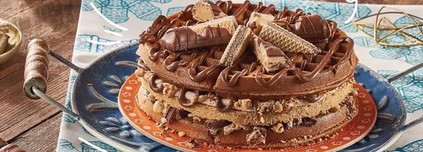 Bueno Hazelnut Kunaffle Cake - Wafflicious